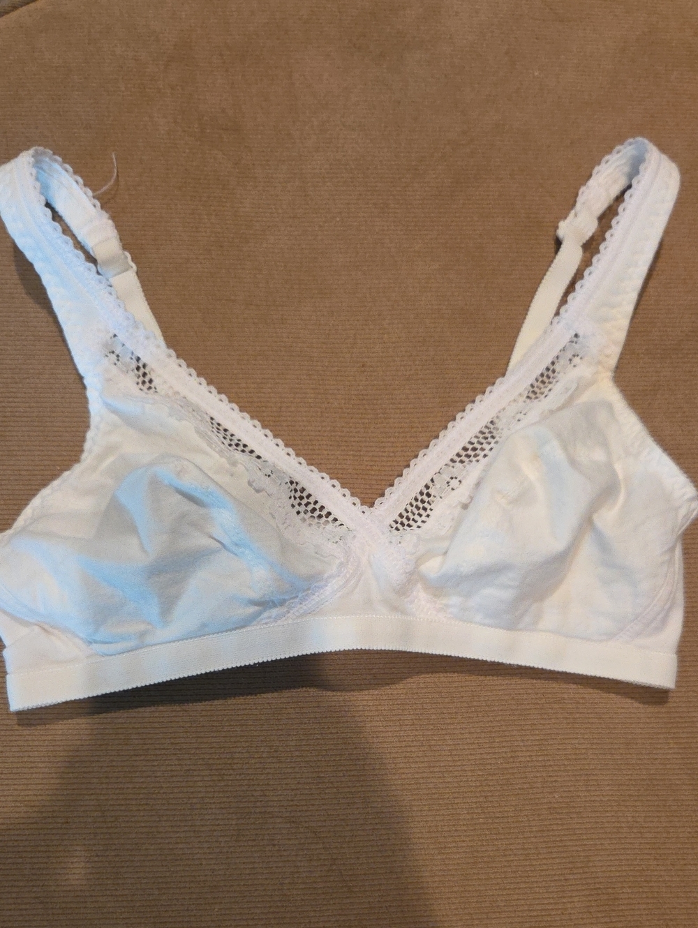 Playtex 34B White Lace-Trim Wireless Bralette